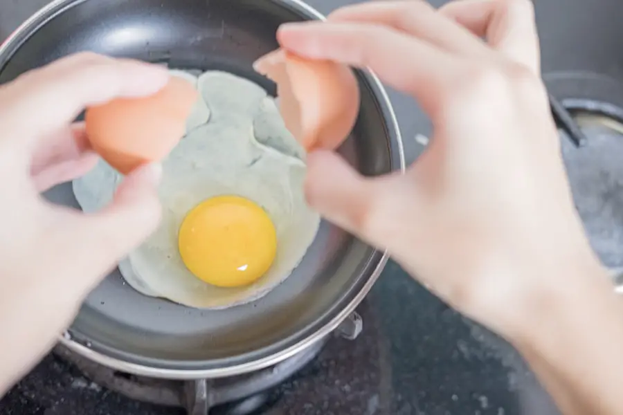 Cooking for One: How the One Egg Wonder Frying Pan Can Make Your Life Easier